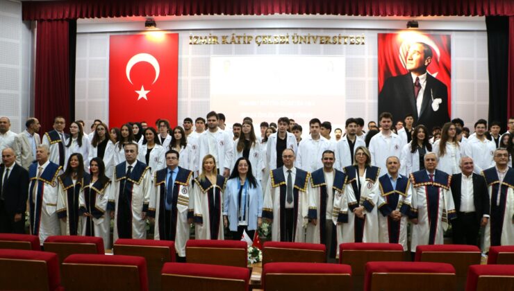 Tıp Fakültesine Yeni Başlayan 230 Öğrenci Hekimliğe İlk Adımı Attı