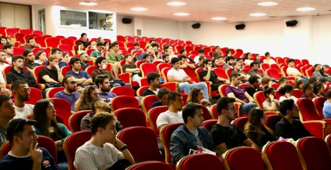 Microsoft Uzmanları İzmir Kâtip Çelebi Üniversitesi’nde Geleceğin Mühendisleri ile Buluştu
