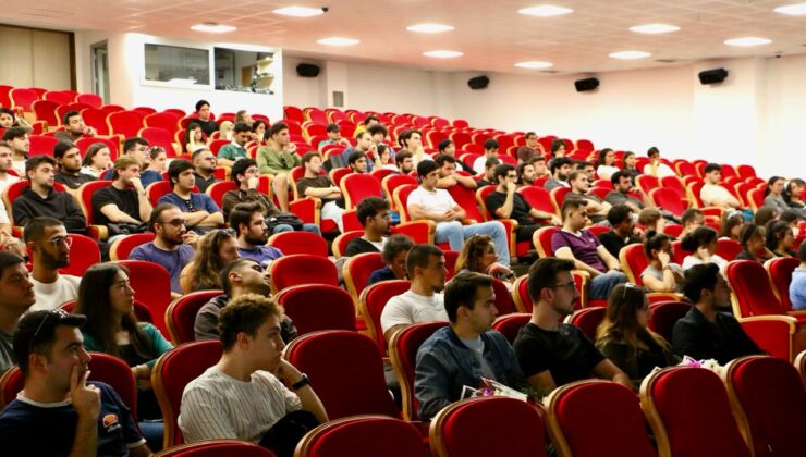 Microsoft Uzmanları İzmir Kâtip Çelebi Üniversitesi’nde Geleceğin Mühendisleri ile Buluştu