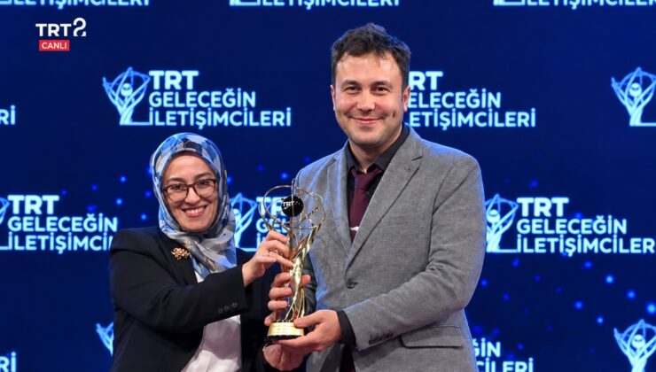 İKÇÜ Öğrencisi Görkem Batuhan Özçınar TRT Geleceğin İletişimcileri Yarışması’ndan Birincilik Ödülü ile Döndü