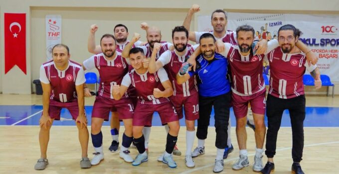 İKÇÜ Personel Futsal Takımı Kamu Spor Oyunları’nda İzmir Şampiyonu Oldu