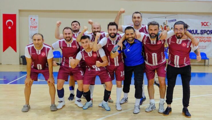 İKÇÜ Personel Futsal Takımı Kamu Spor Oyunları’nda İzmir Şampiyonu Oldu