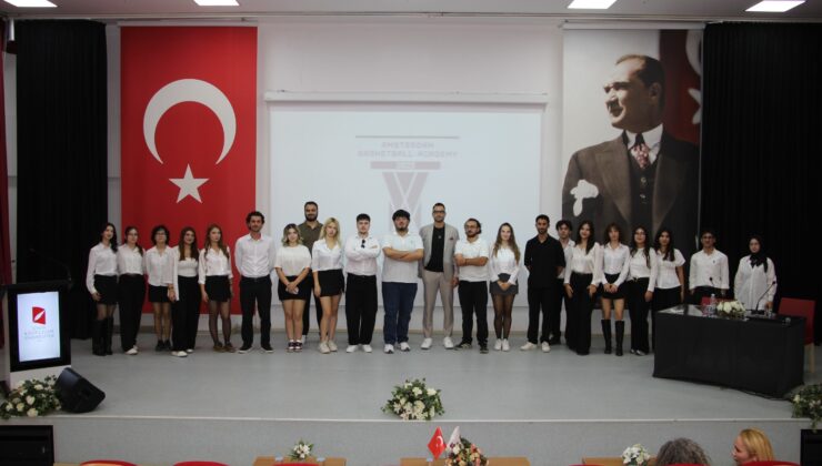 İKÇÜ Öğrenci Topluluklarından Avrupa’da Girişimcilik Ekosistemi Konulu Söyleşi