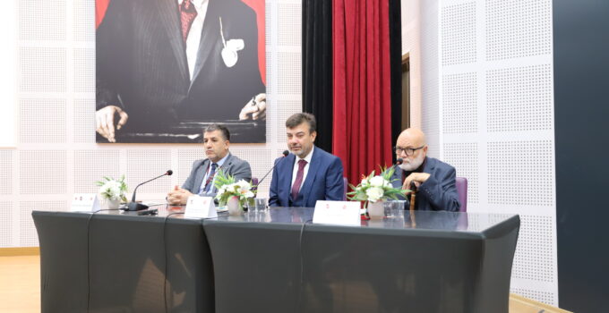 Dil ve Anlam İlişkisi İzmir Kâtip Çelebi Üniversitesinde Tartışılıyor